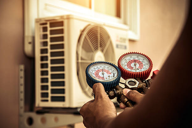 Professional Hvac technician working in Ebro, FL